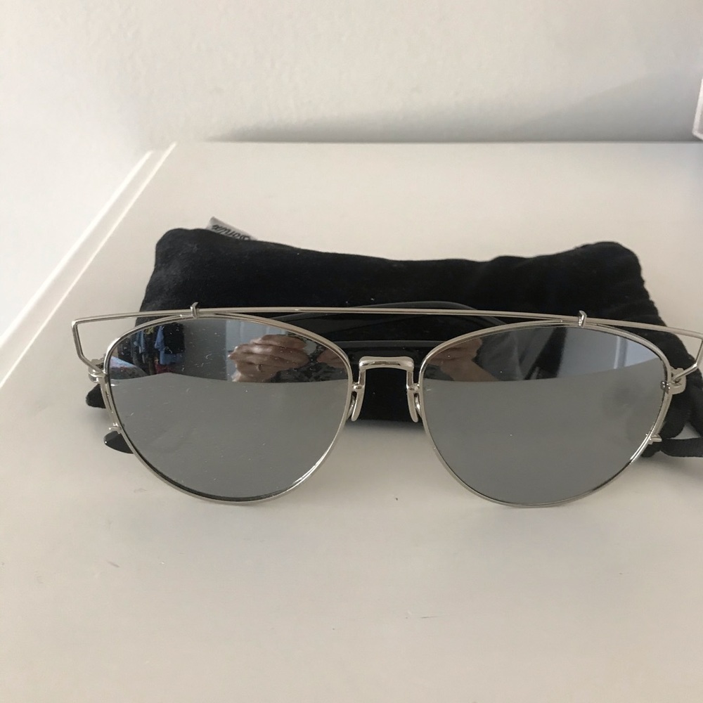 Silver frame mirror sunglasses